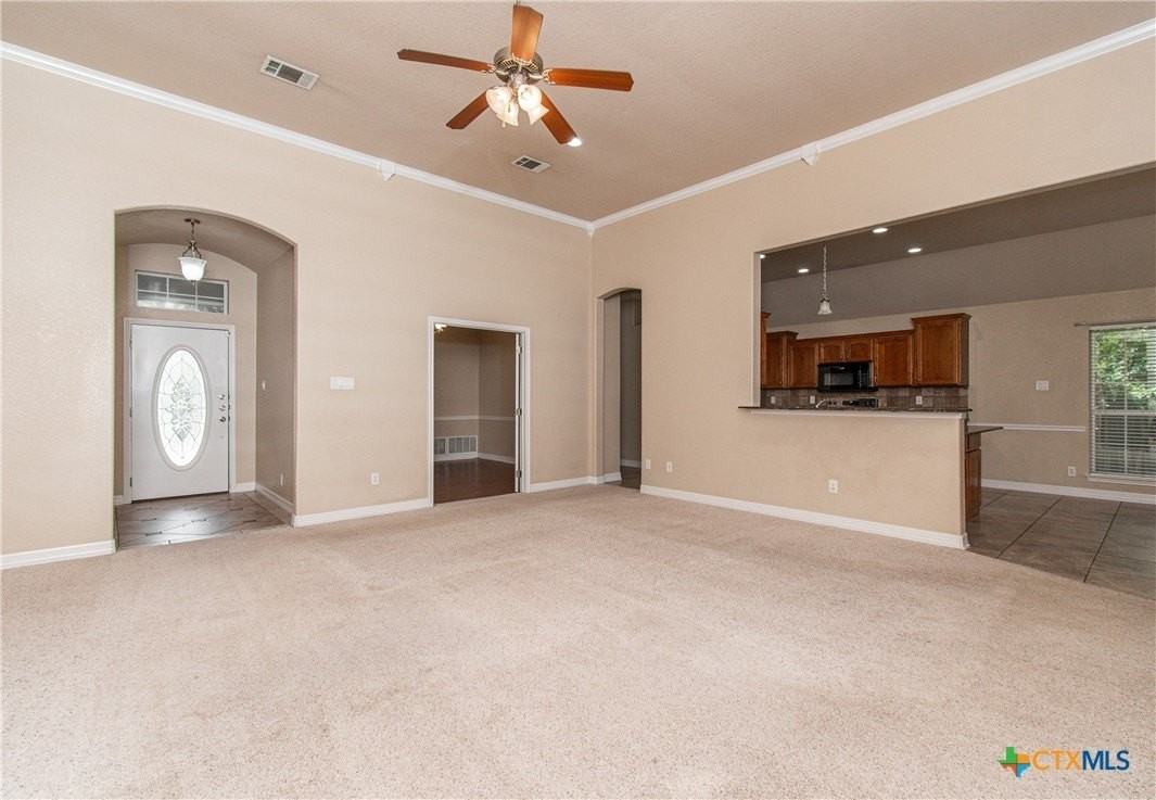 1401 Saxon Cir - Photo 4 of 26