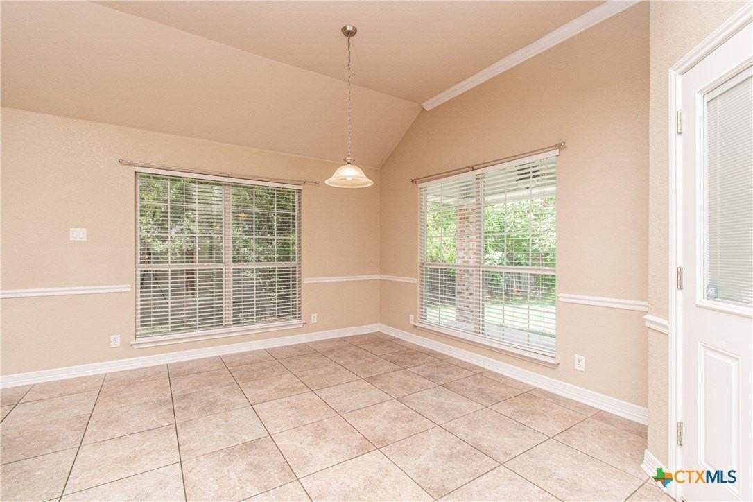 1401 Saxon Cir - Photo 5 of 26