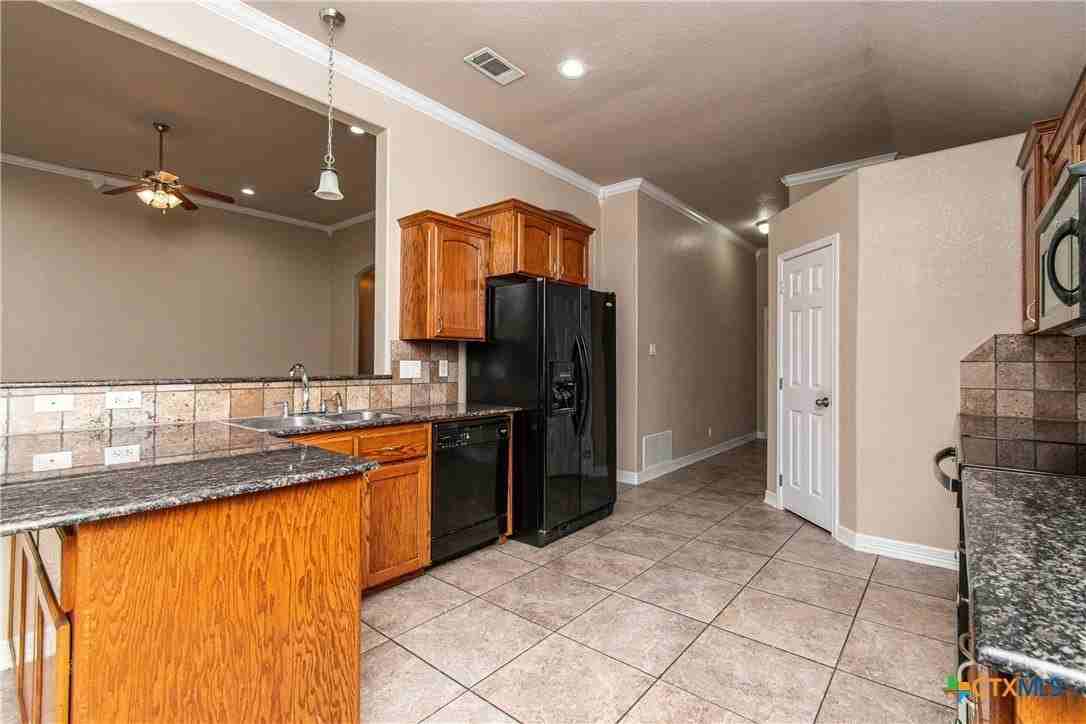1401 Saxon Cir - Photo 7 of 26