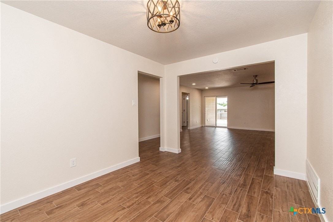 304 Timber Ridge Dr - Photo 4 of 25