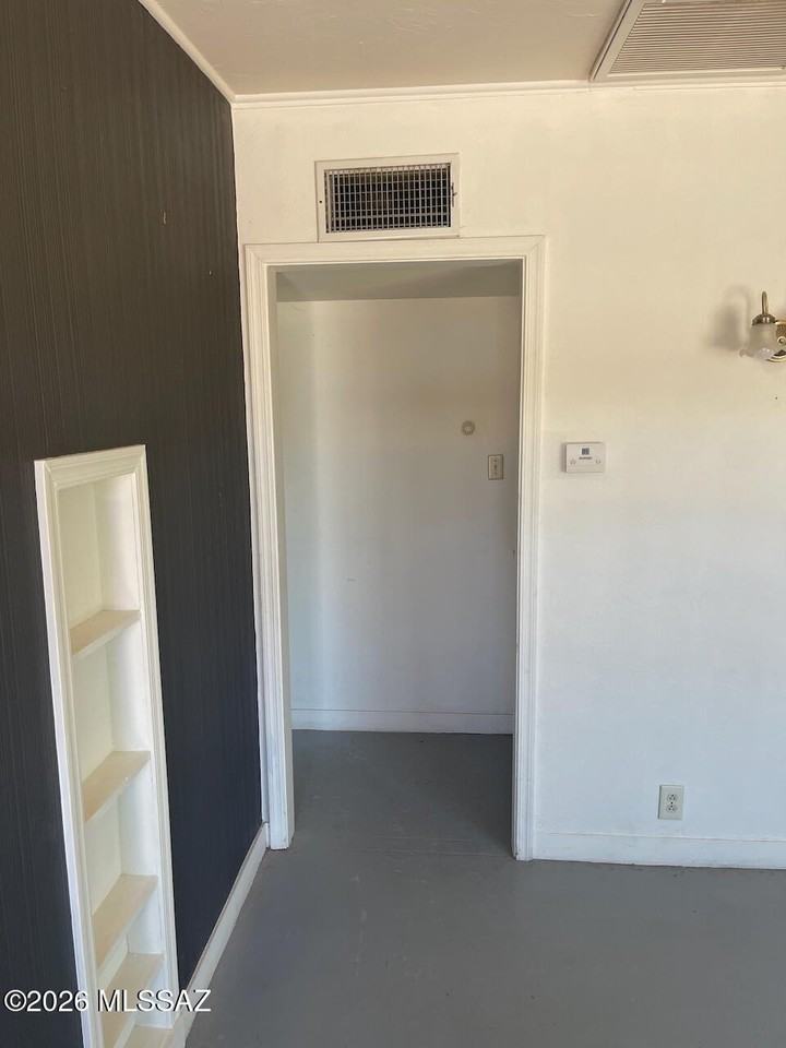 1702 N Tyndall Ave #1704 - Photo 5 of 15