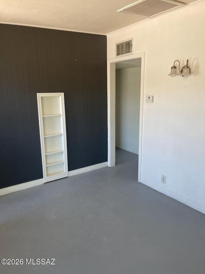 1702 N Tyndall Ave #1704 - Photo 6 of 15