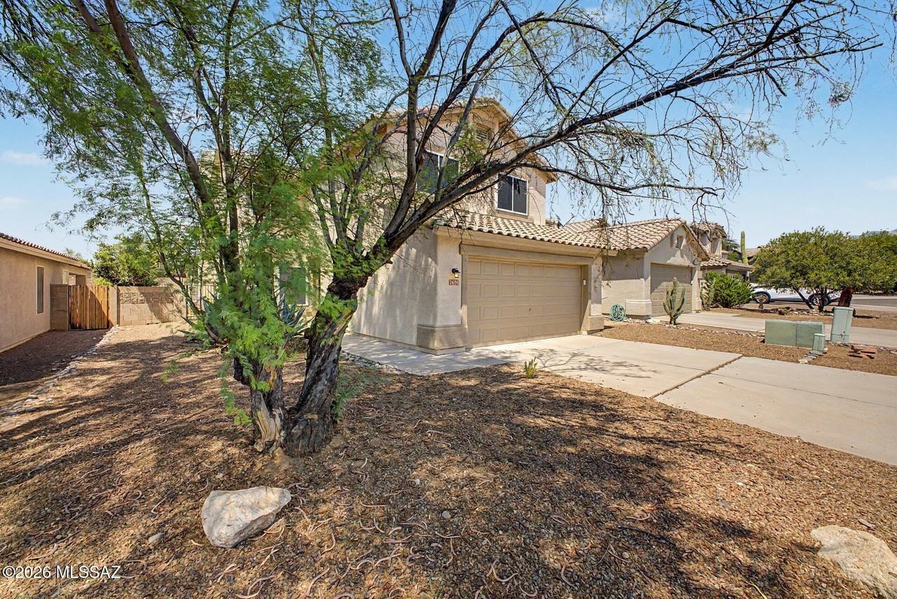2656 W Mountain Heights Ct - Photo 3 of 45