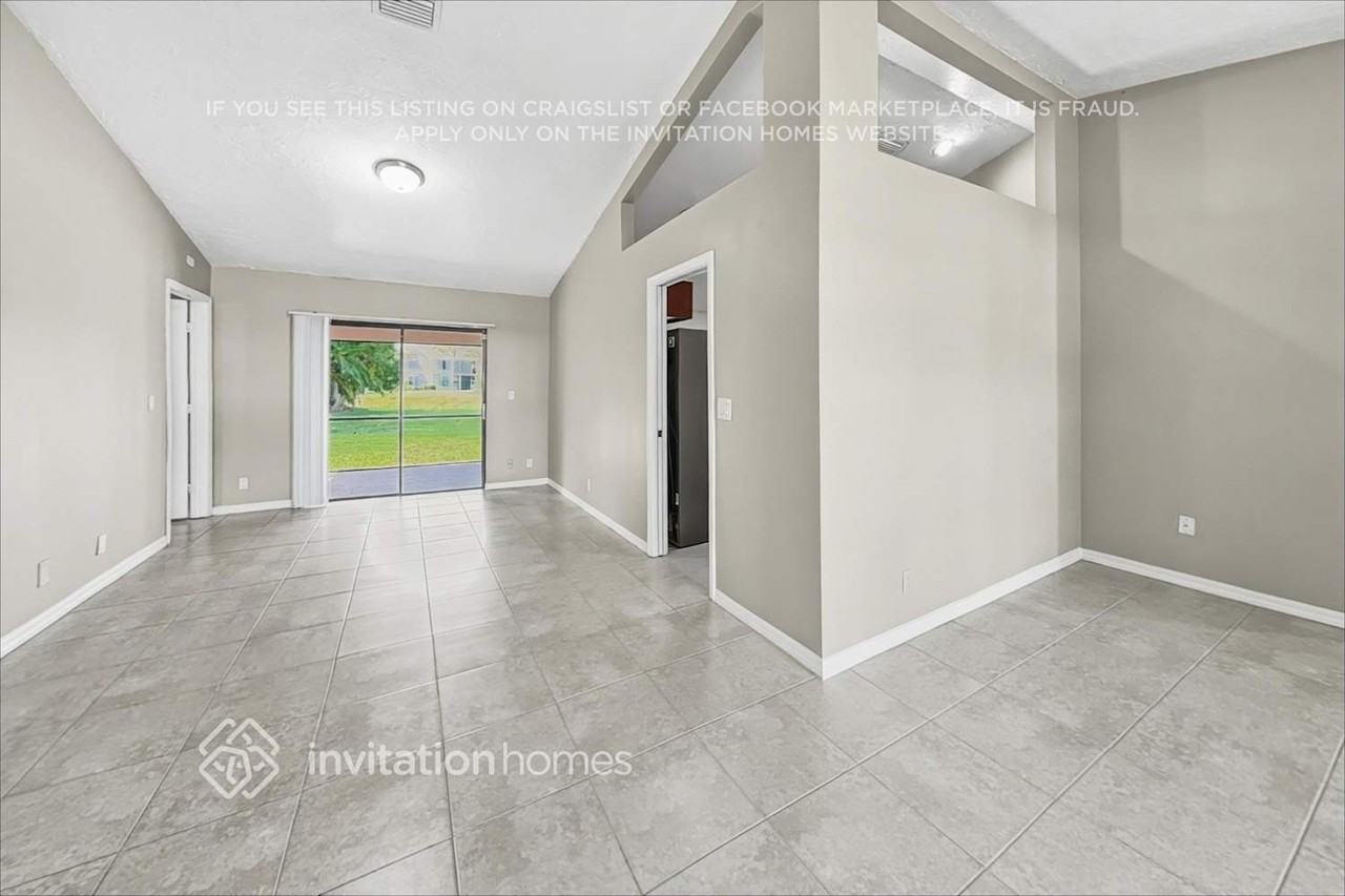 13325 Kingsbury Dr - Photo 4 of 23