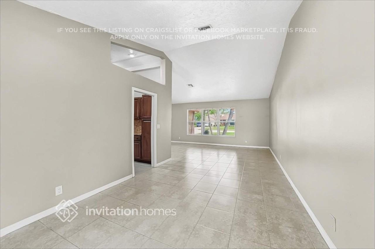 13325 Kingsbury Dr - Photo 5 of 23