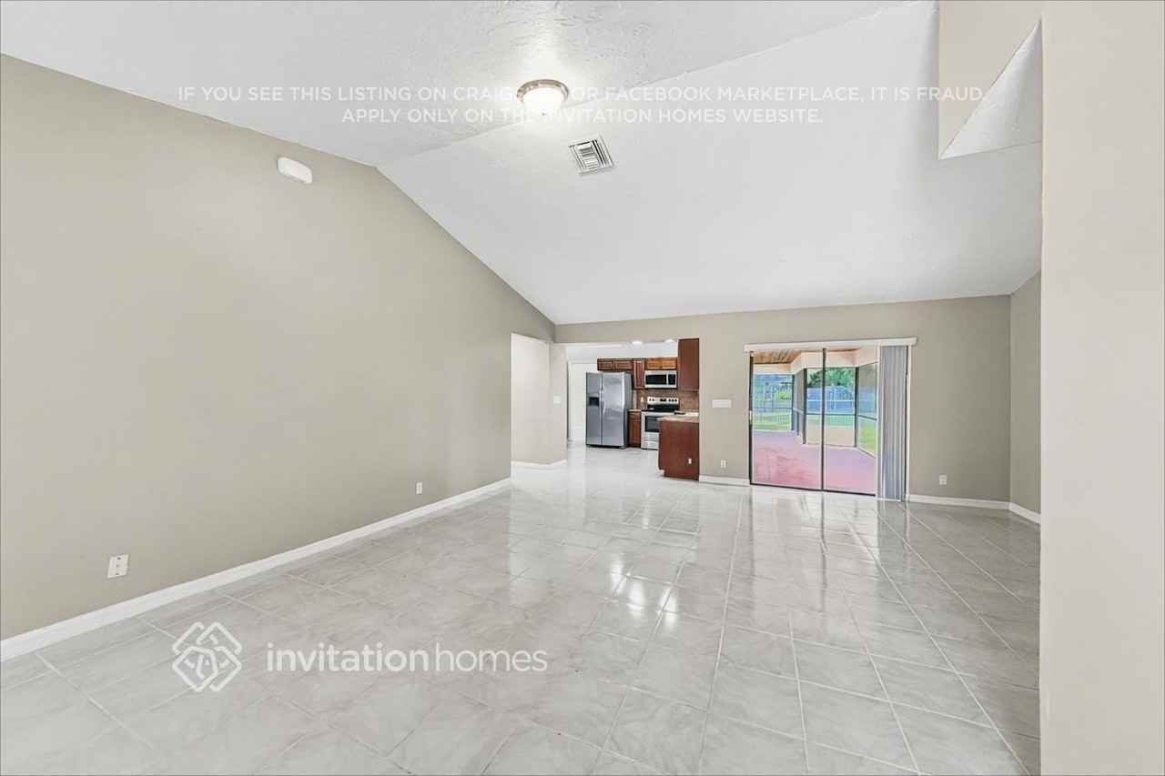13325 Kingsbury Dr - Photo 7 of 23