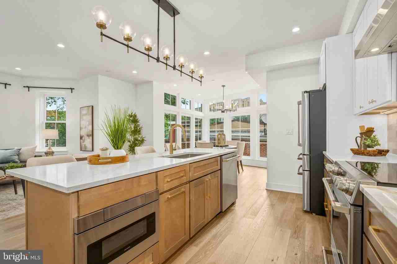1614 Kilbourne Pl Nw #2 - Photo 5 of 31