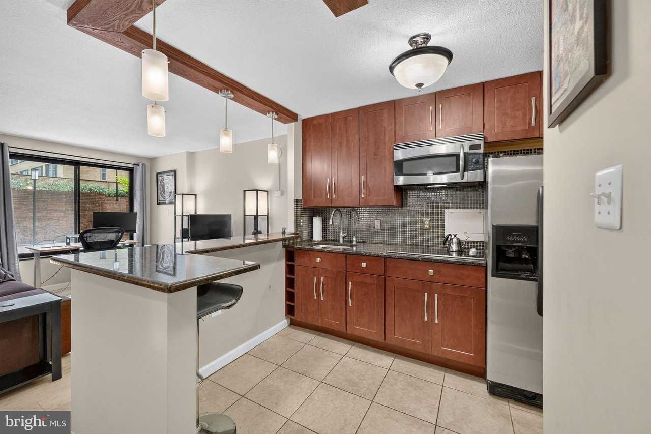 1718 P St Nw #T9 - Photo 3 of 26