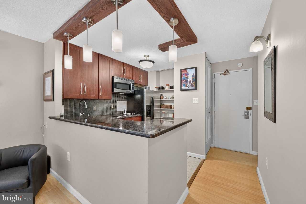 1718 P St Nw #T9 - Photo 7 of 26