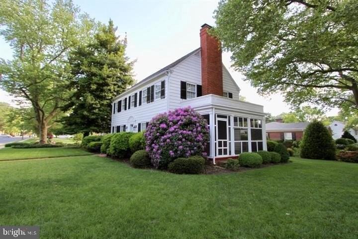104 Bayard Ave - Photo 2 of 10