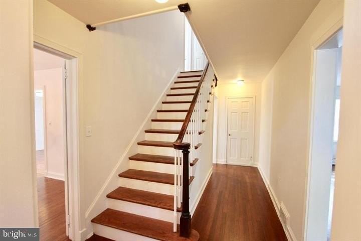 104 Bayard Ave - Photo 3 of 10