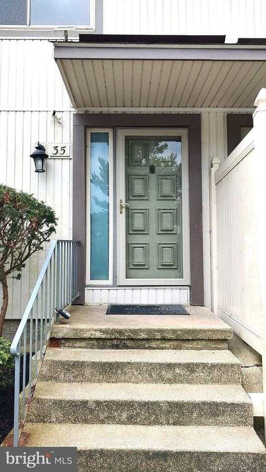 35 Eastford Ct #35 - Photo 2 of 17