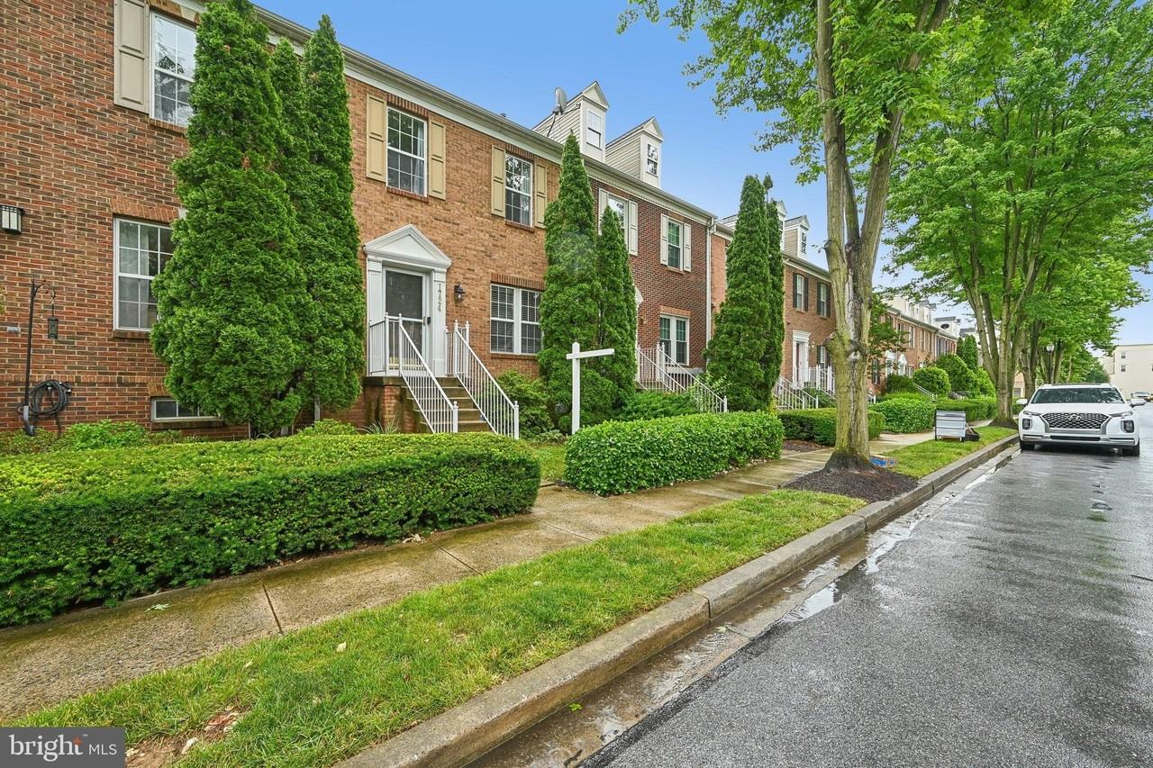 1724 Emory St - Photo 2 of 50