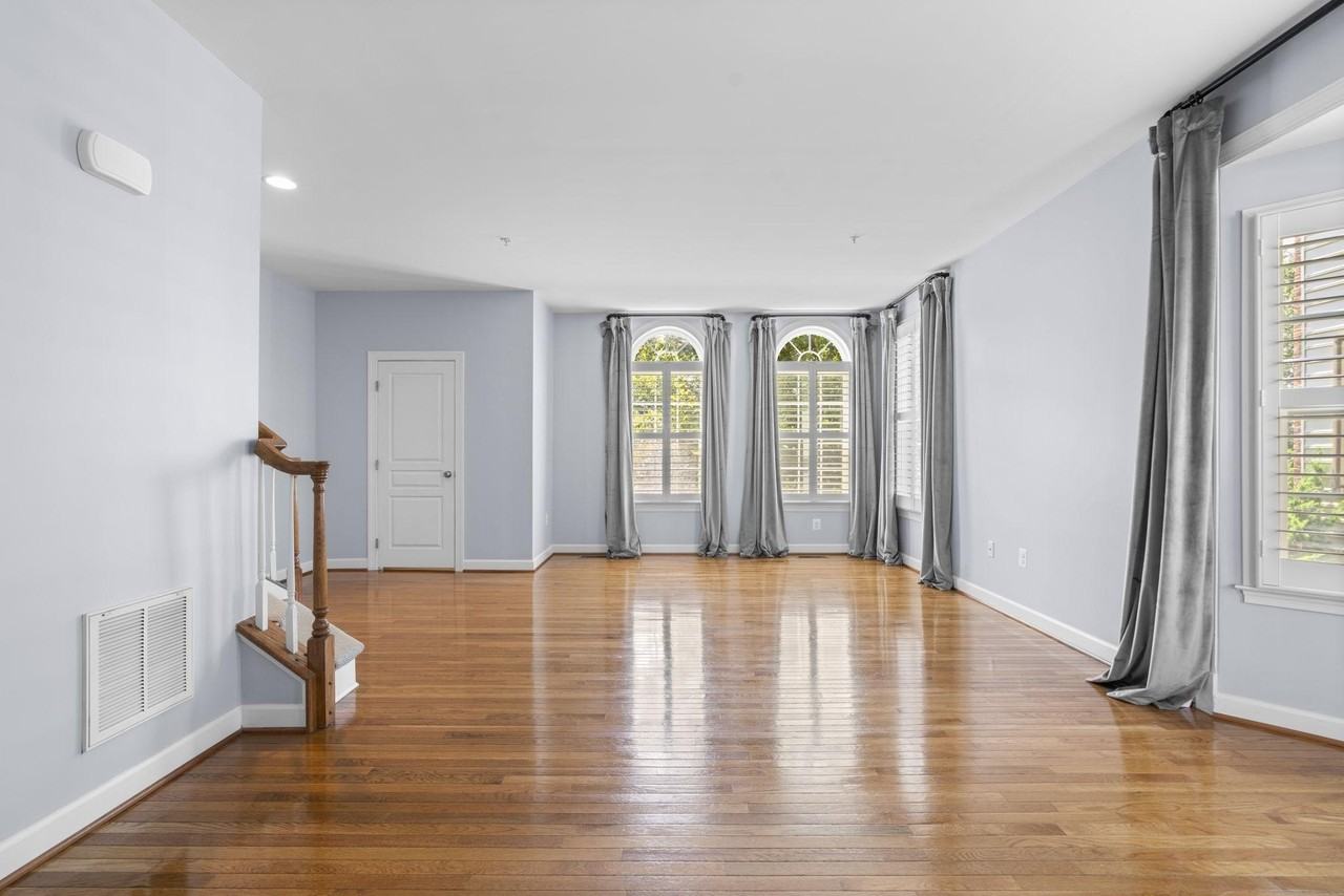10512 Old Ellicott Cir #48 - Photo 6 of 45