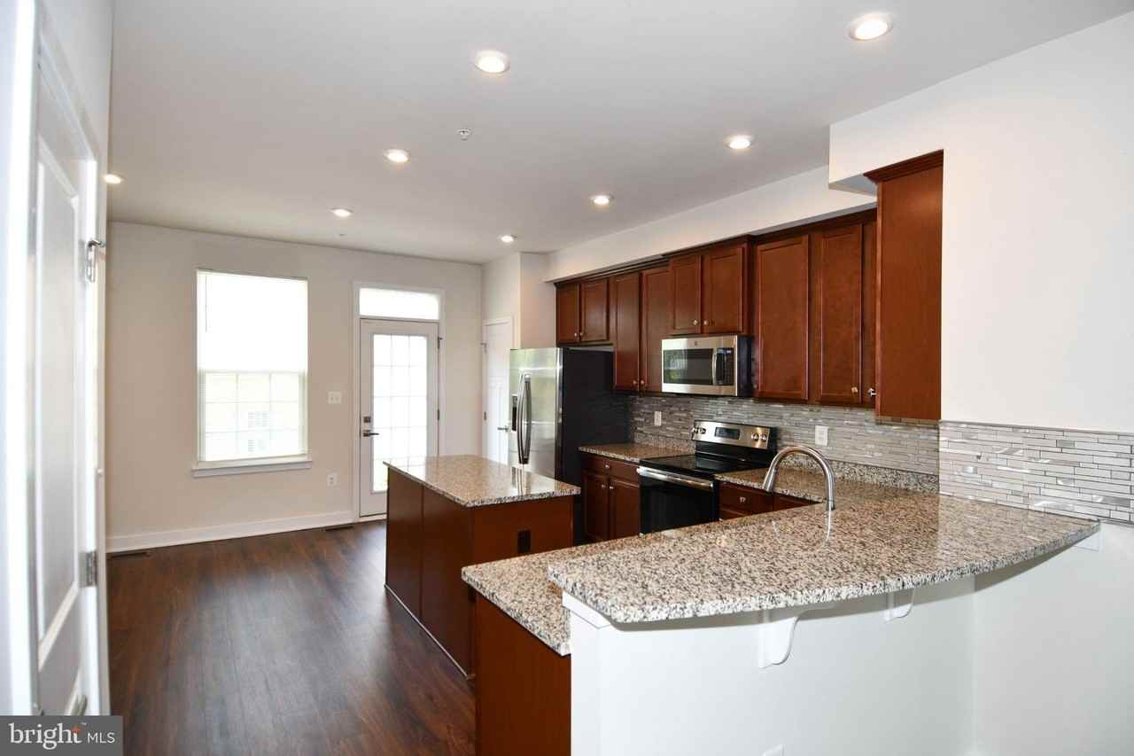 4917 Crest View Dr - Photo 5 of 41