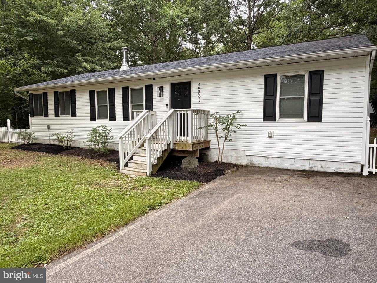 45893 Guenther Dr - Photo 2 of 8