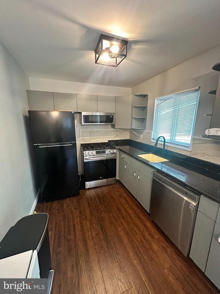 245 Rome Ave - Photo 4 of 12