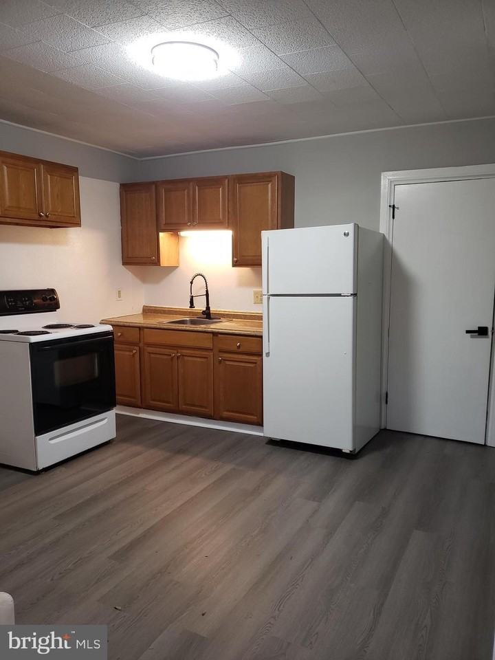 253 E Broadway #C - Photo 2 of 5