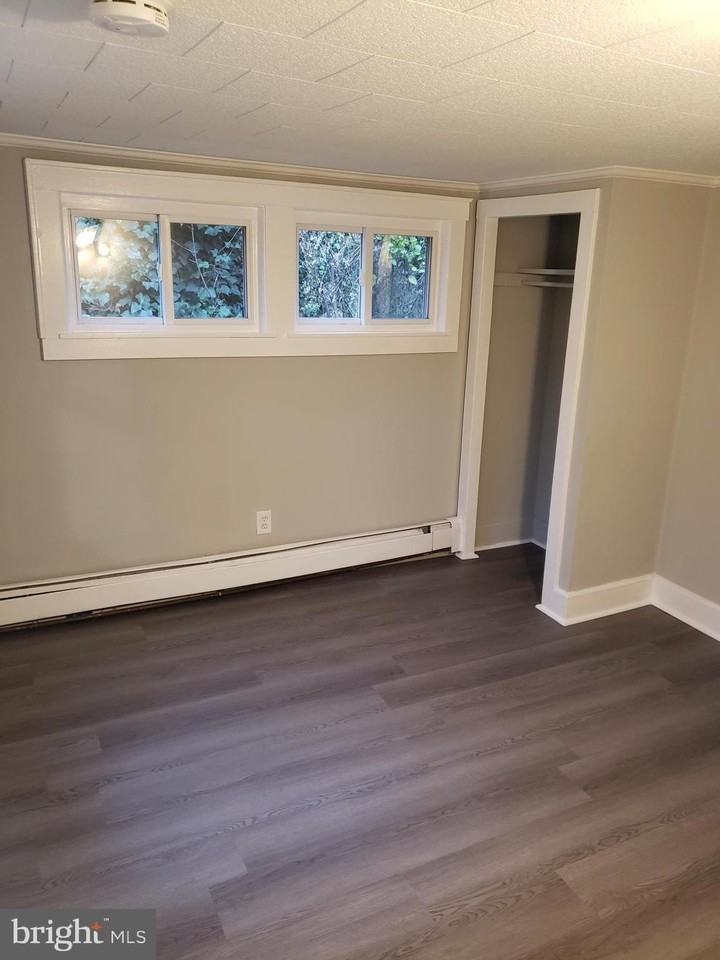 253 E Broadway #C - Photo 3 of 5
