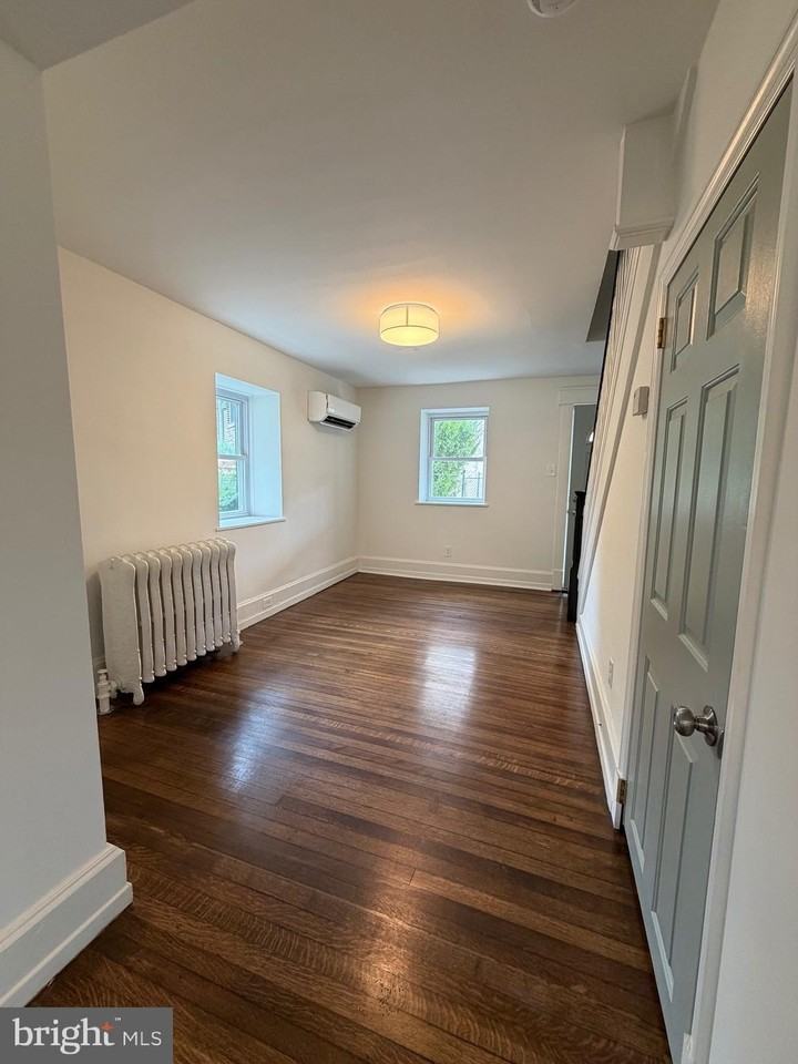 461 W 11th Ave - Photo 2 of 19