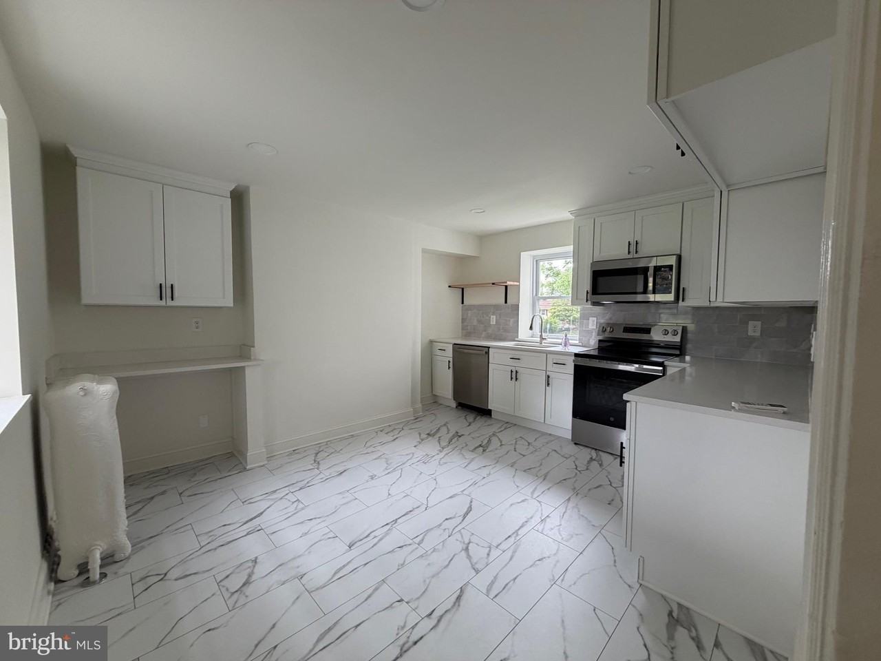 461 W 11th Ave - Photo 4 of 19
