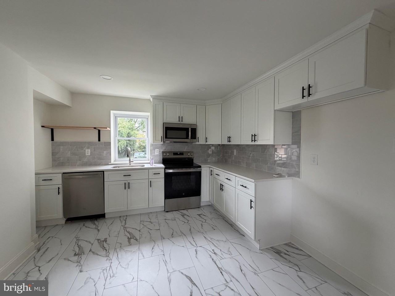 461 W 11th Ave - Photo 5 of 19