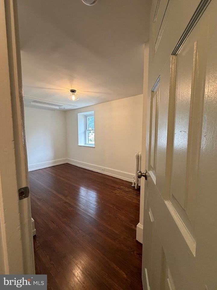 461 W 11th Ave - Photo 7 of 19