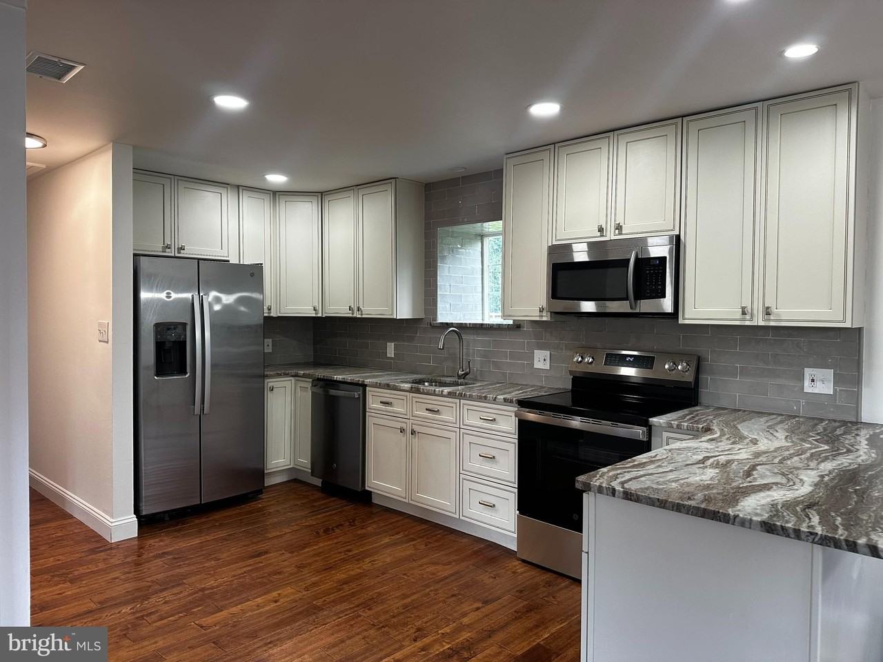 1009 Davis Grove Rd - Photo 5 of 17