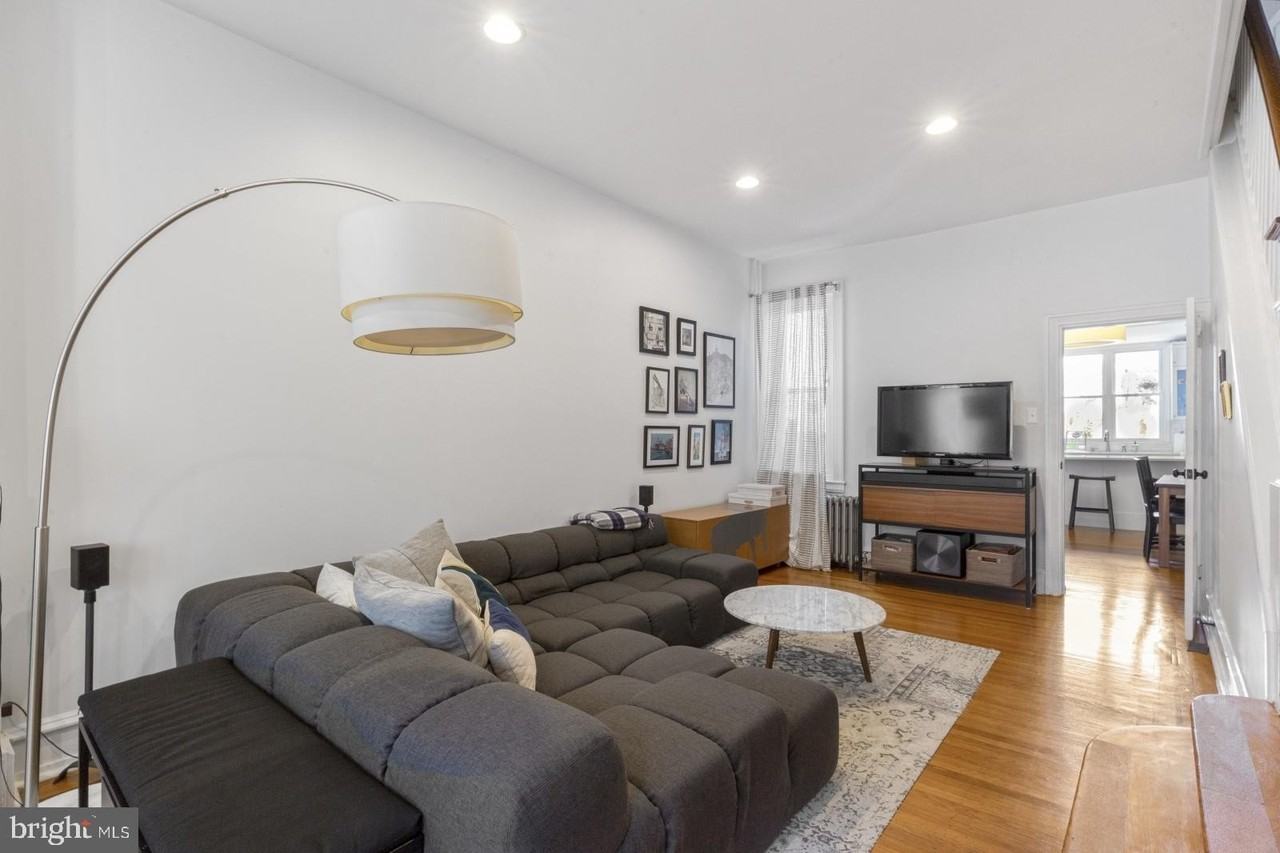 331 E Thompson St - Photo 5 of 33