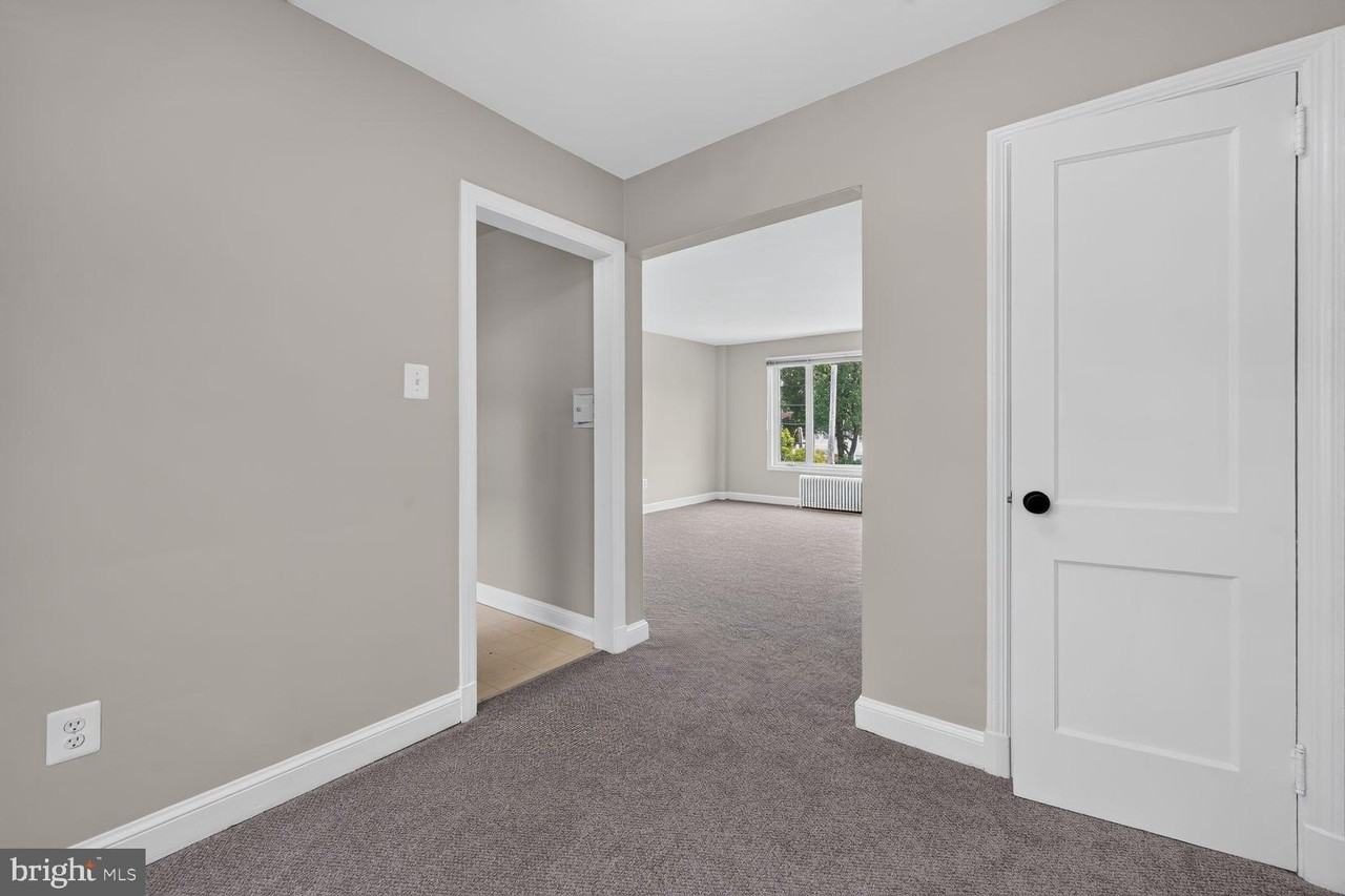 1410 N Quinn St #7 - Photo 7 of 18