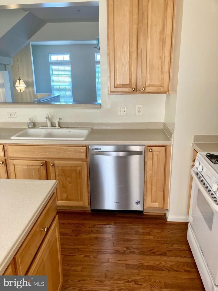 2985 Huntington Grove Sq - Photo 6 of 23