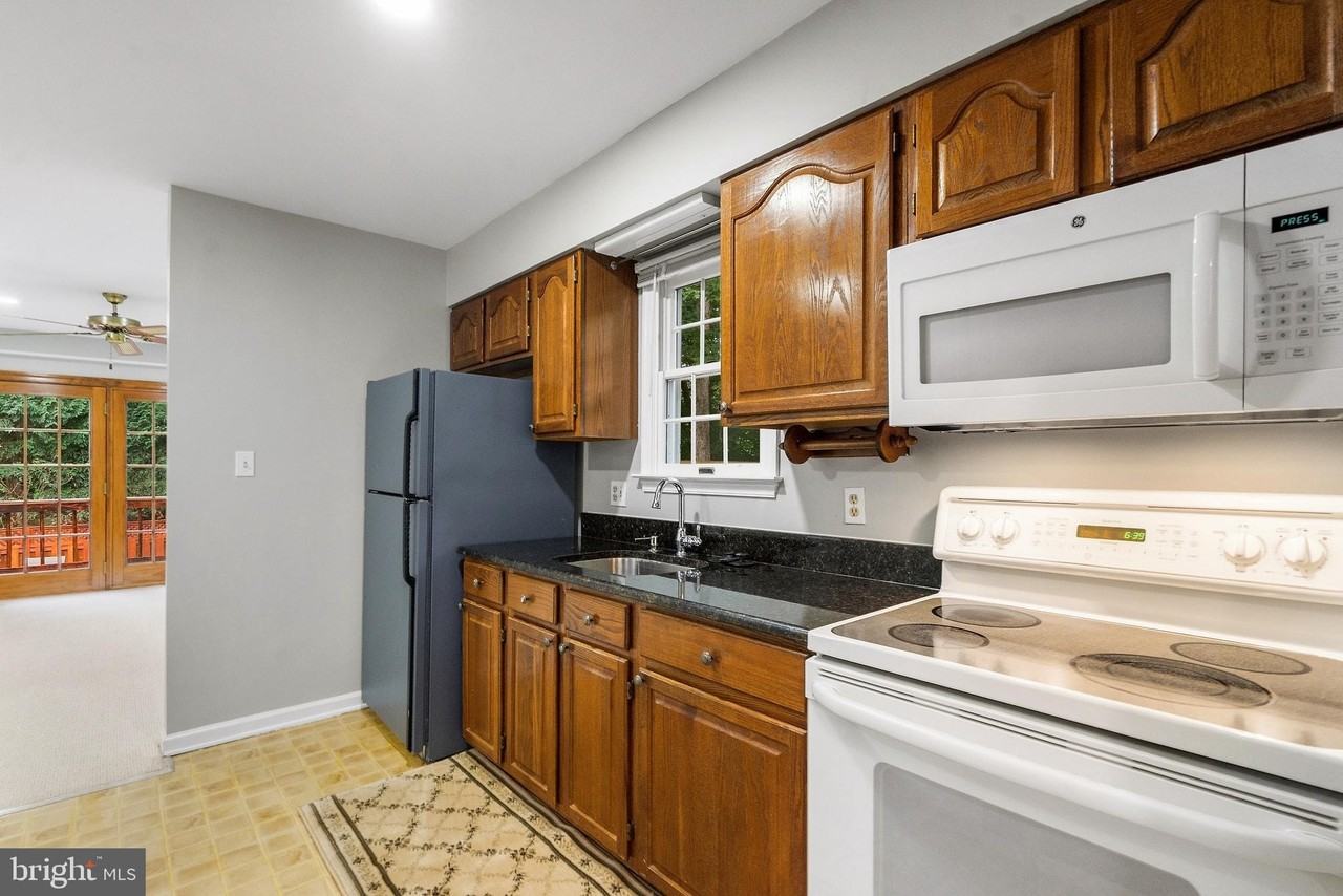 9201 Beachway Ln - Photo 4 of 50