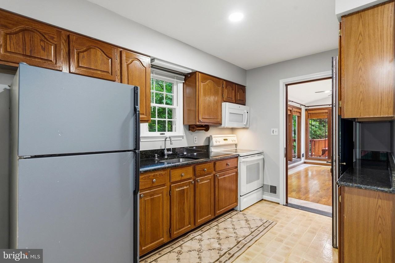 9201 Beachway Ln - Photo 5 of 50