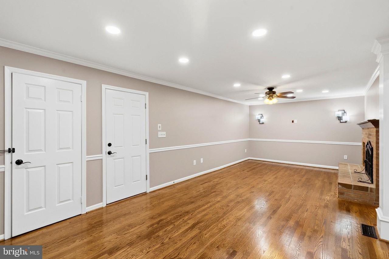 9201 Beachway Ln - Photo 7 of 50