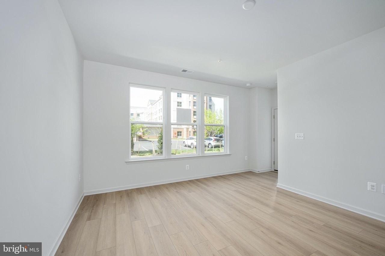 2630 Neabsco Common Pl - Photo 2 of 19