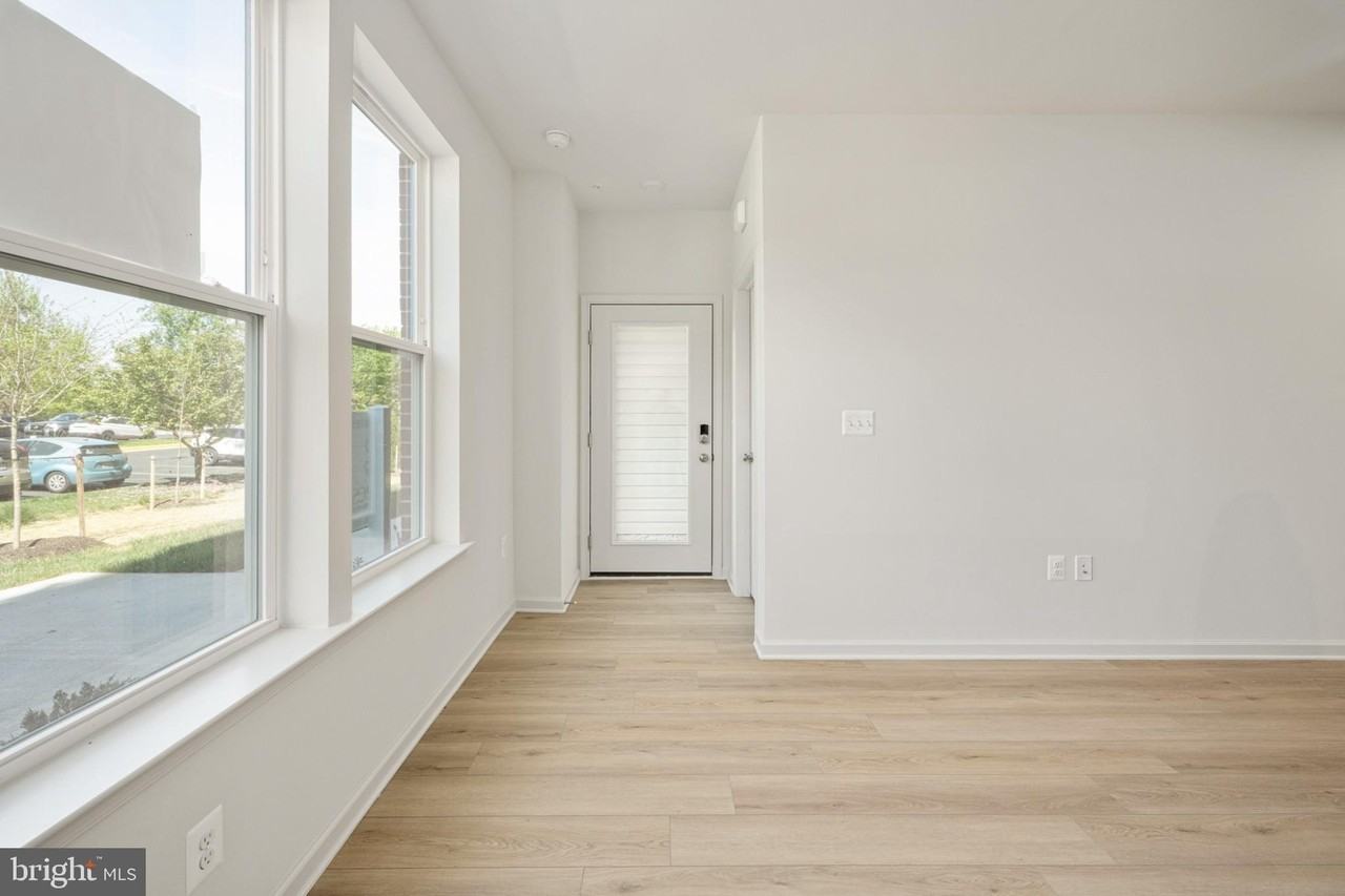 2630 Neabsco Common Pl - Photo 3 of 19