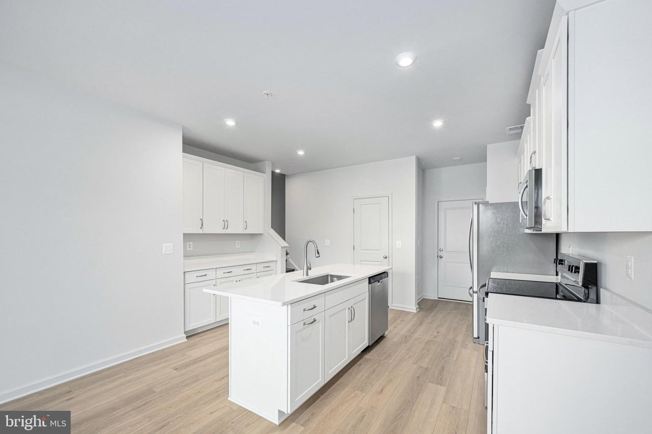 2630 Neabsco Common Pl - Photo 4 of 19