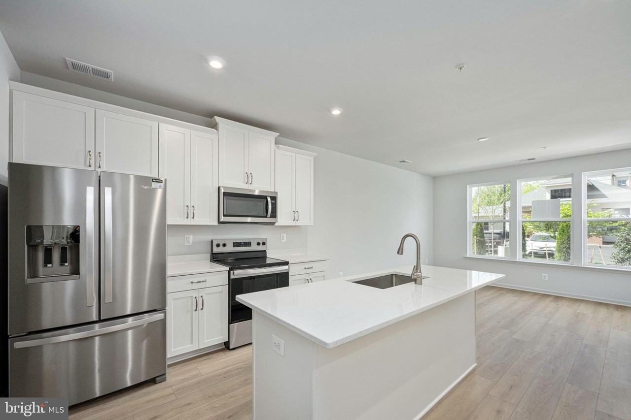 2630 Neabsco Common Pl - Photo 5 of 19