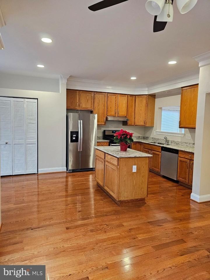 14100 Madrigal Dr - Photo 6 of 9