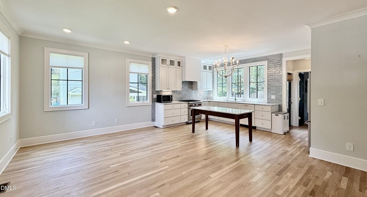 1709 F St - Photo 4 of 39
