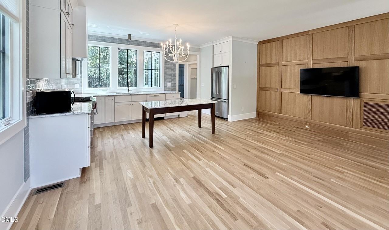 1709 F St - Photo 5 of 39