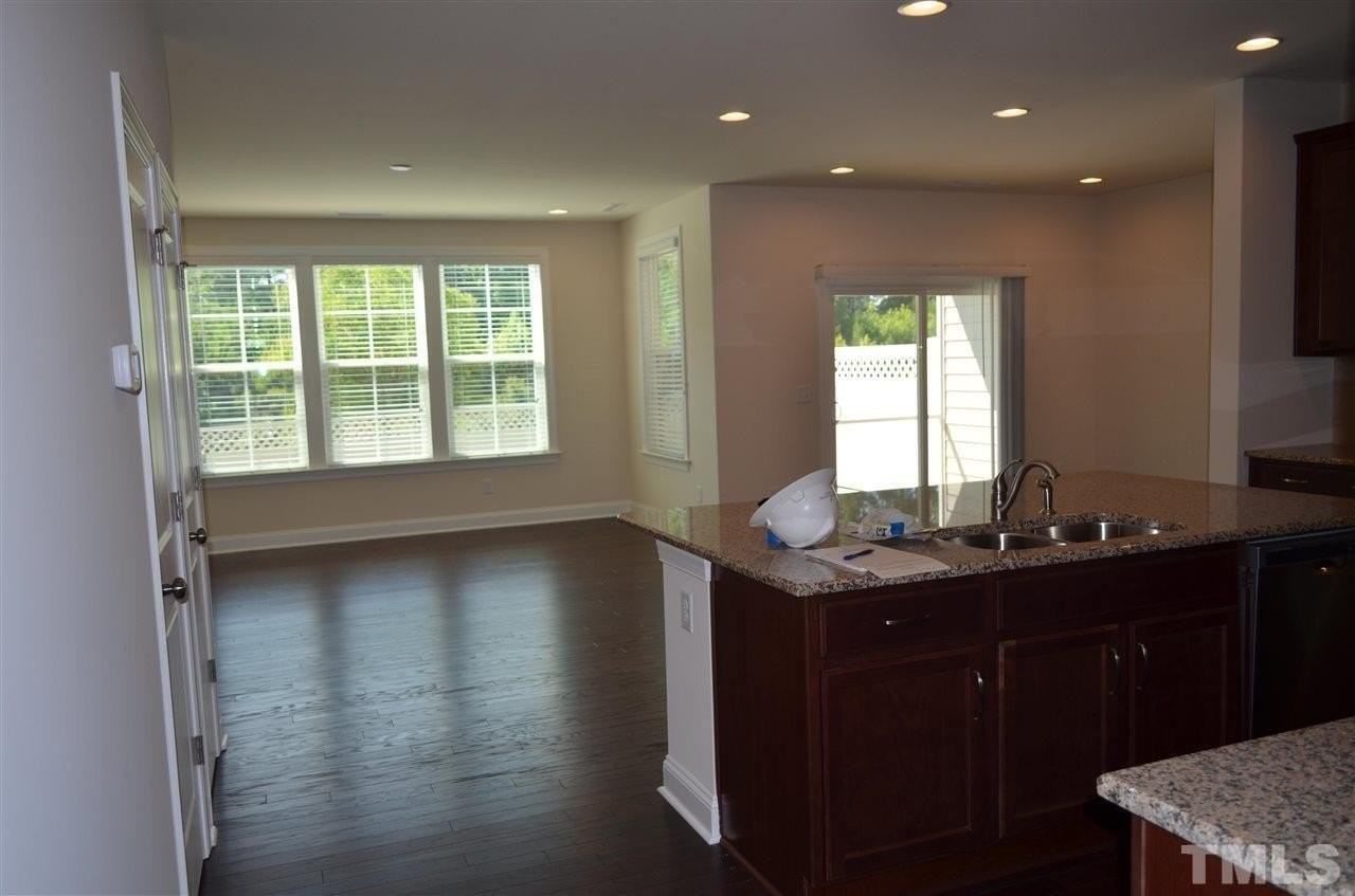 1034 Craigmeade Dr - Photo 6 of 23