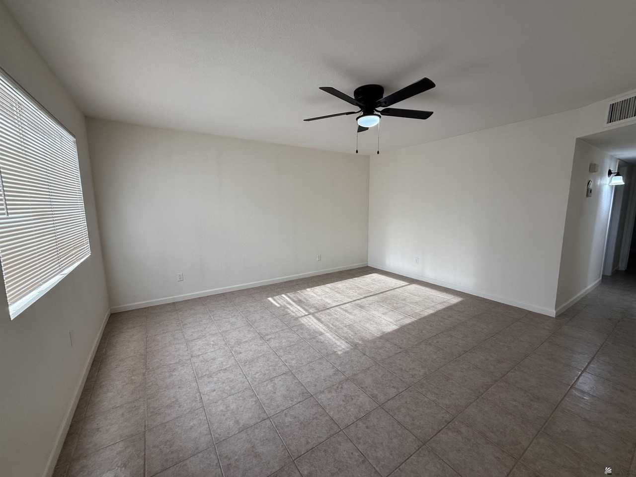723 N Musgrove Ave - Photo 4 of 17