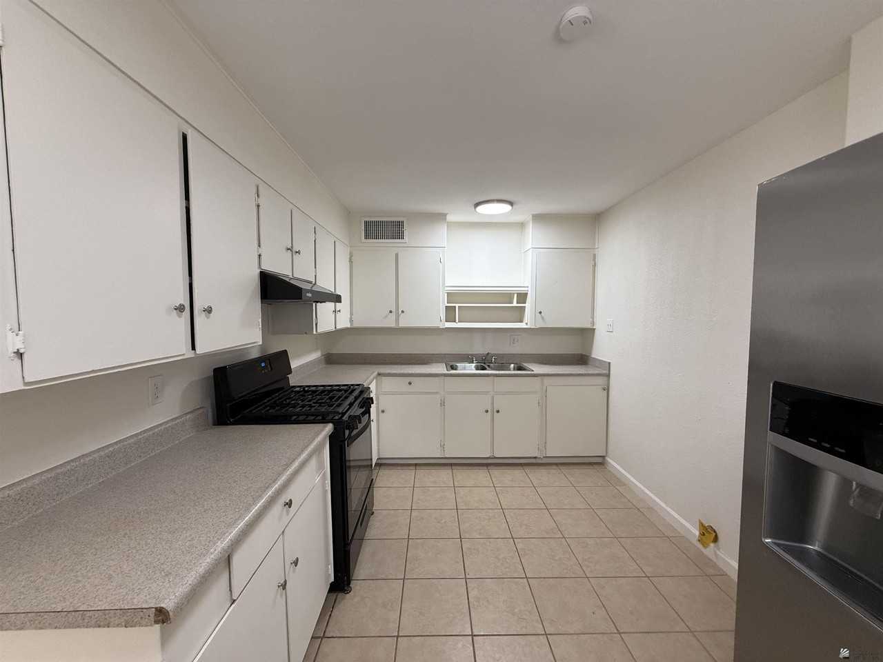723 N Musgrove Ave - Photo 7 of 17