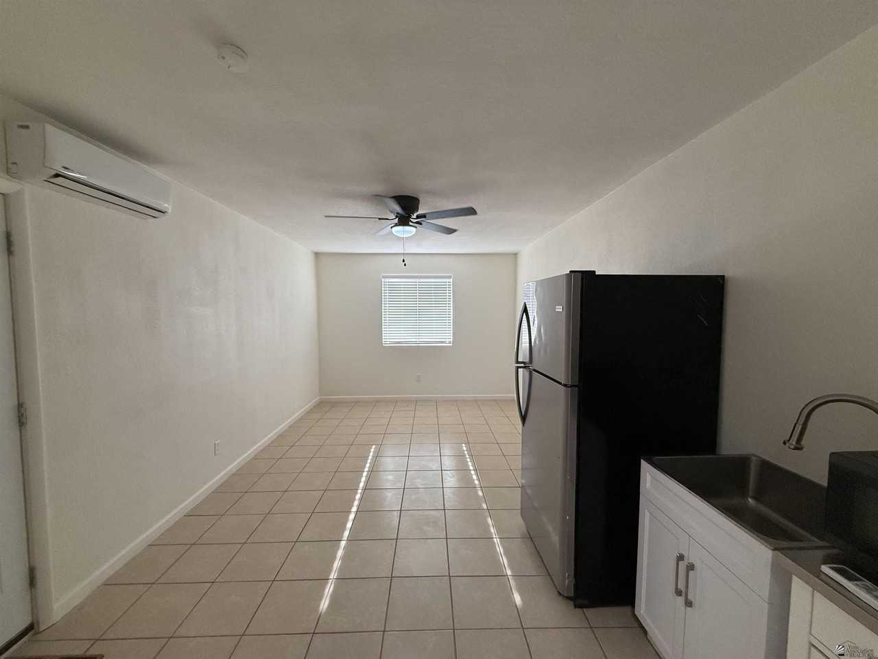 723 N Musgrove Ave #B - Photo 3 of 9