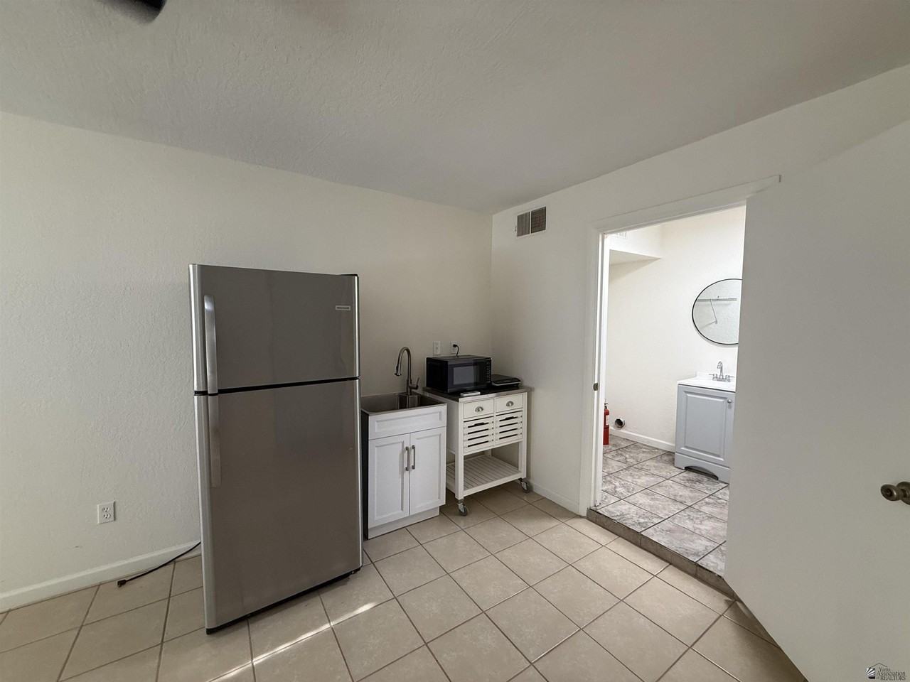 723 N Musgrove Ave #B - Photo 5 of 9