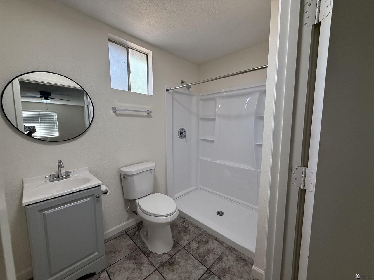 723 N Musgrove Ave #B - Photo 7 of 9