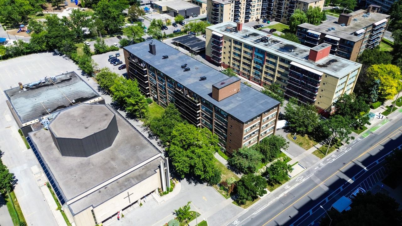 36 Thorncliffe Park Drive - Photo 3 of 24