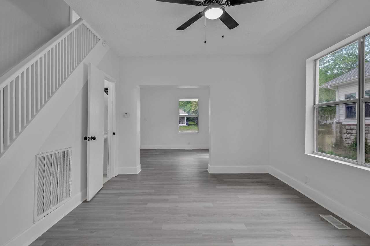 1128 W Broadway St #1 - Photo 2 of 21