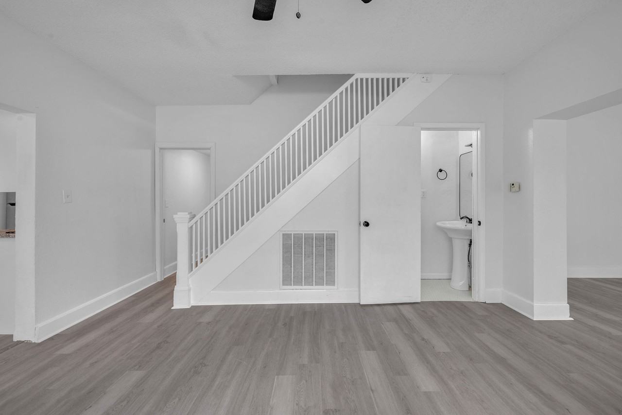 1128 W Broadway St #1 - Photo 3 of 21